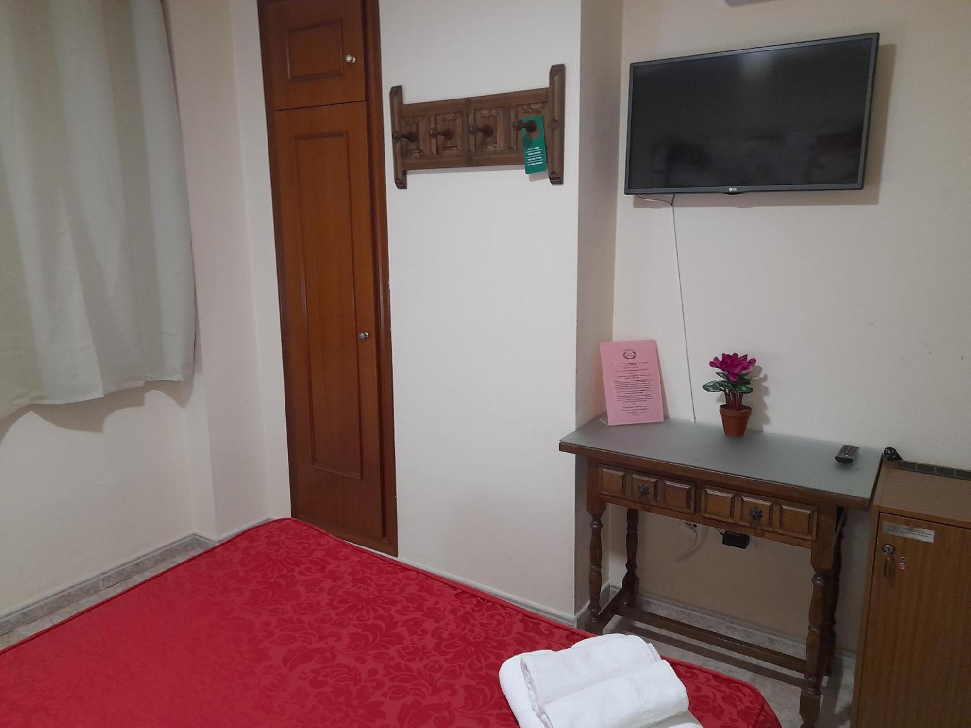 Hostal San Roque Guadalajara Bagian luar foto