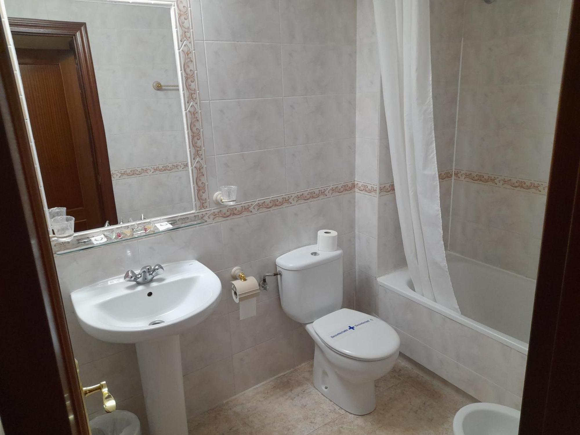 Hostal San Roque Guadalajara Bagian luar foto