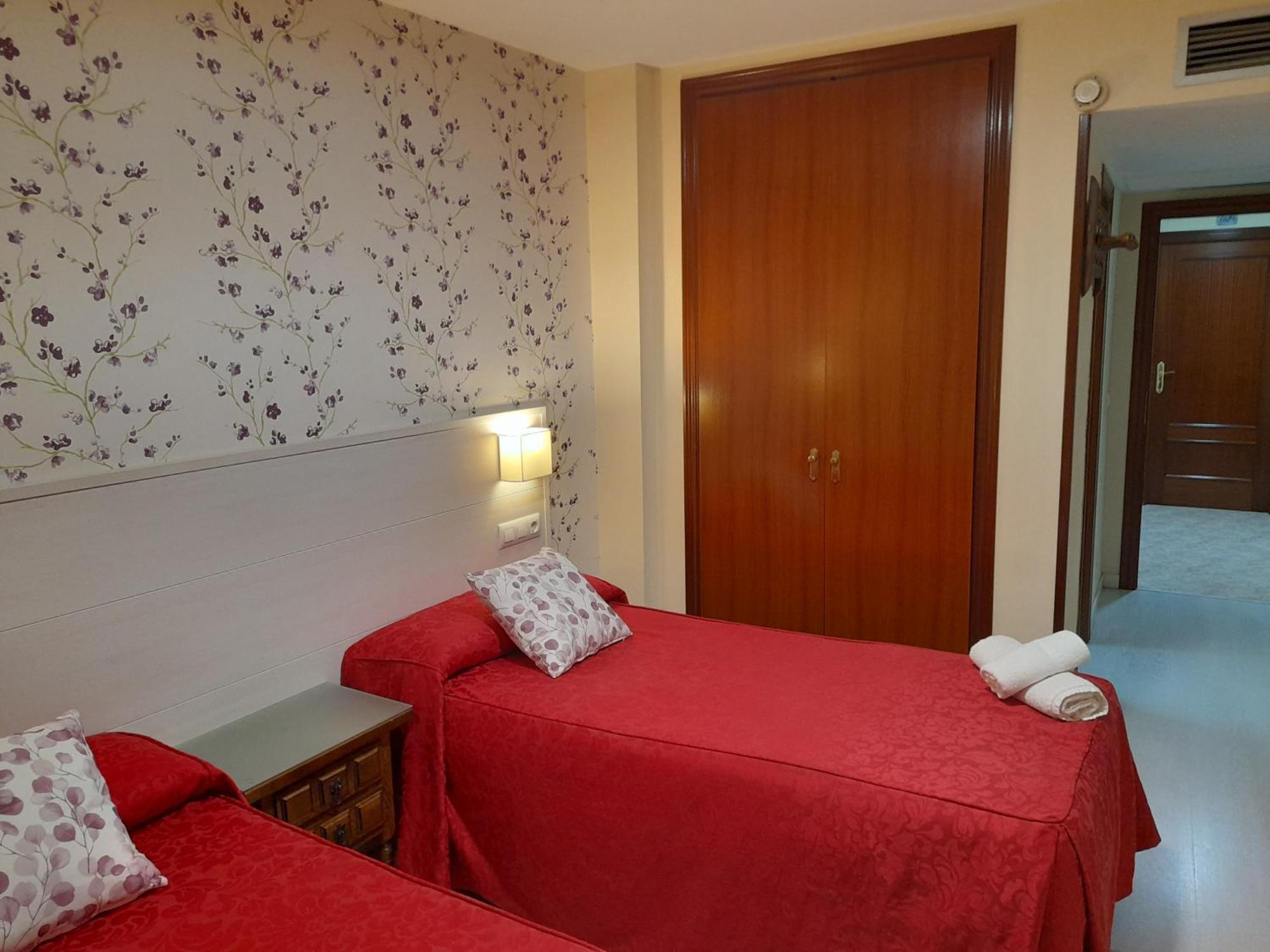Hostal San Roque Guadalajara Bagian luar foto