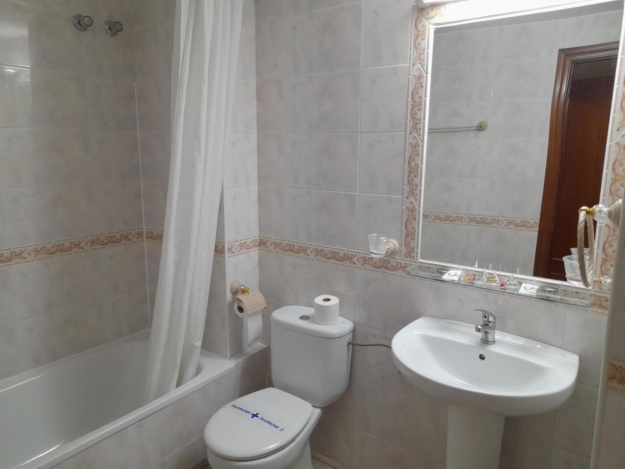 Hostal San Roque Guadalajara Bagian luar foto