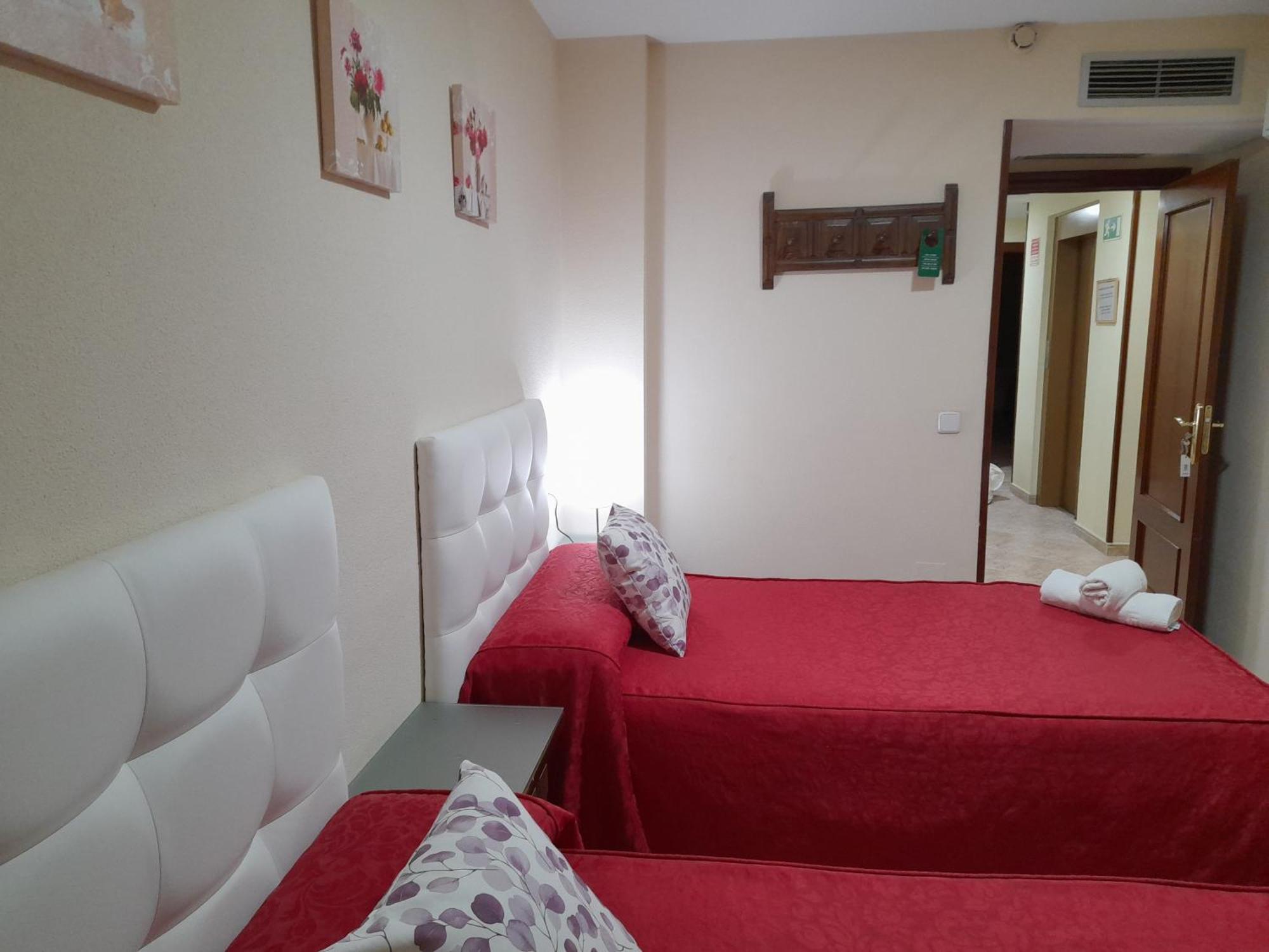 Hostal San Roque Guadalajara Bagian luar foto