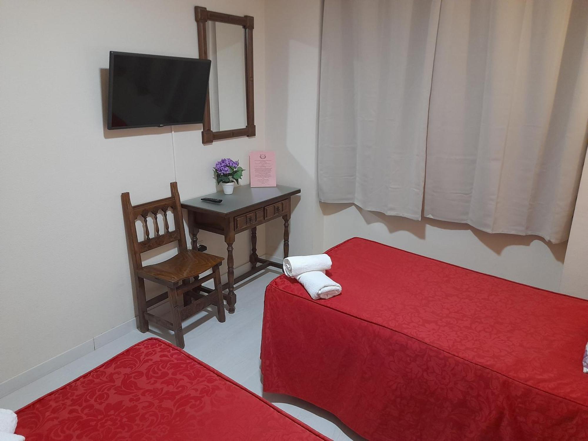 Hostal San Roque Guadalajara Bagian luar foto