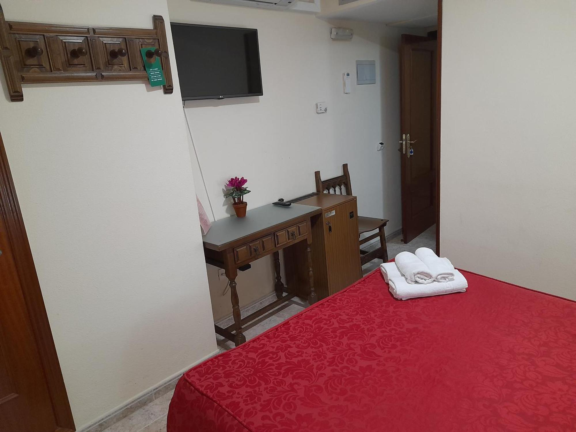 Hostal San Roque Guadalajara Bagian luar foto