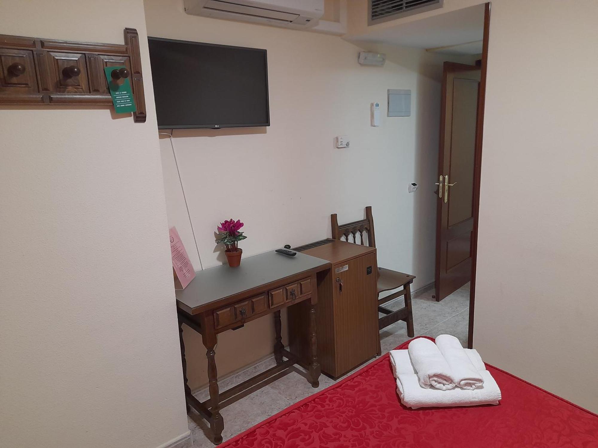 Hostal San Roque Guadalajara Bagian luar foto