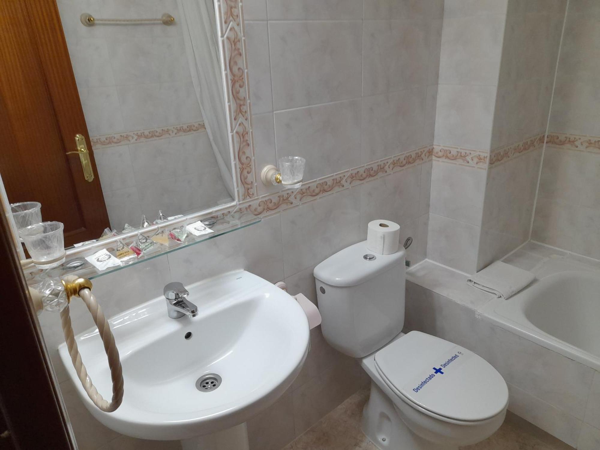 Hostal San Roque Guadalajara Bagian luar foto
