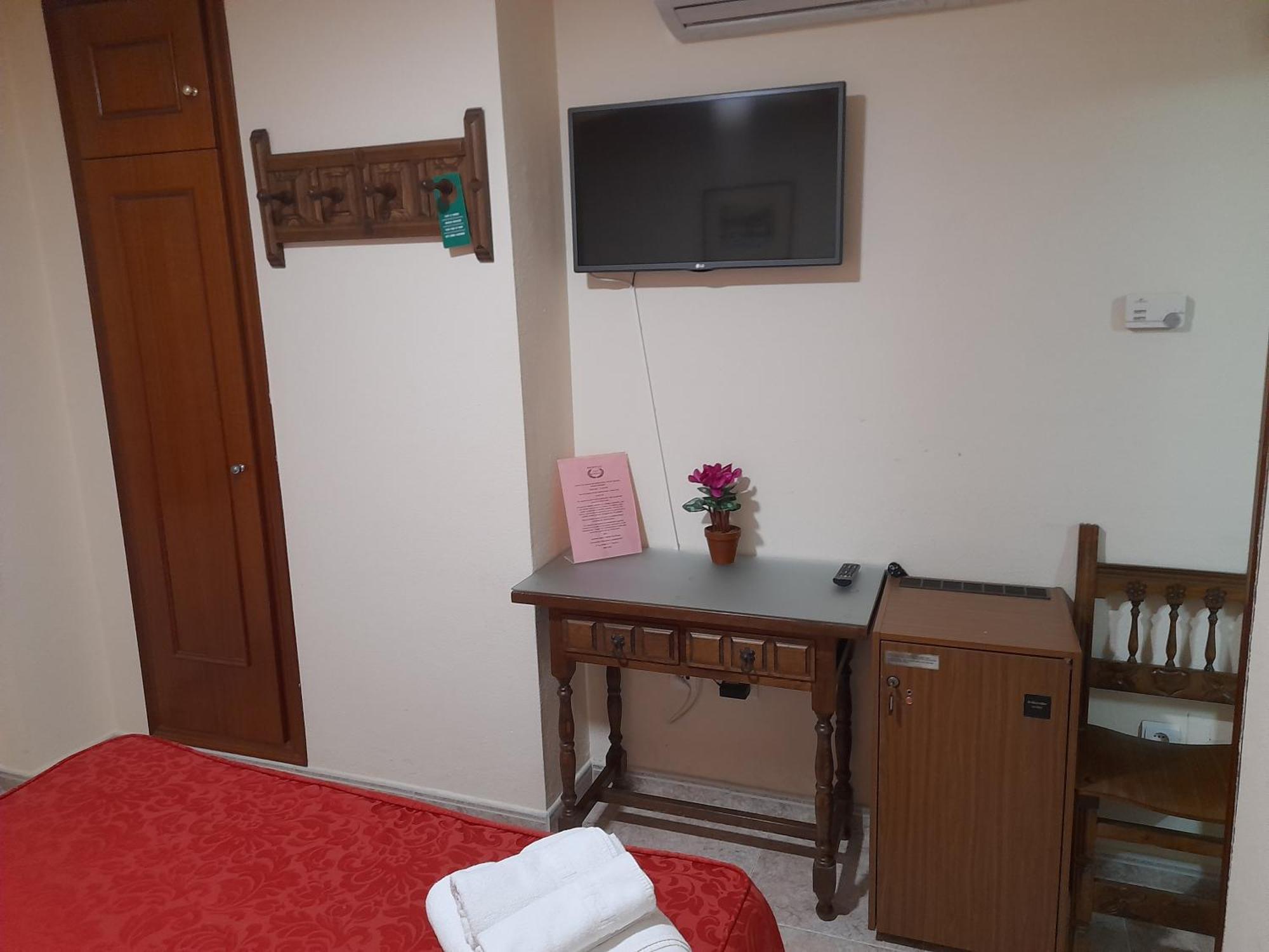 Hostal San Roque Guadalajara Bagian luar foto