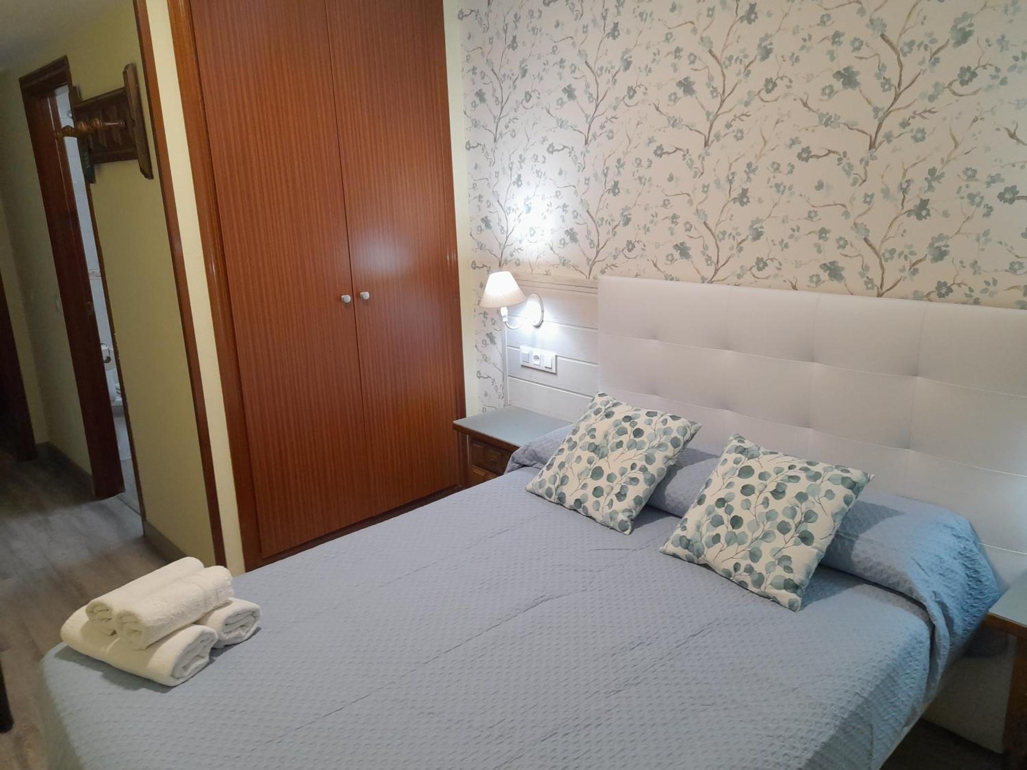 Hostal San Roque Guadalajara Bagian luar foto