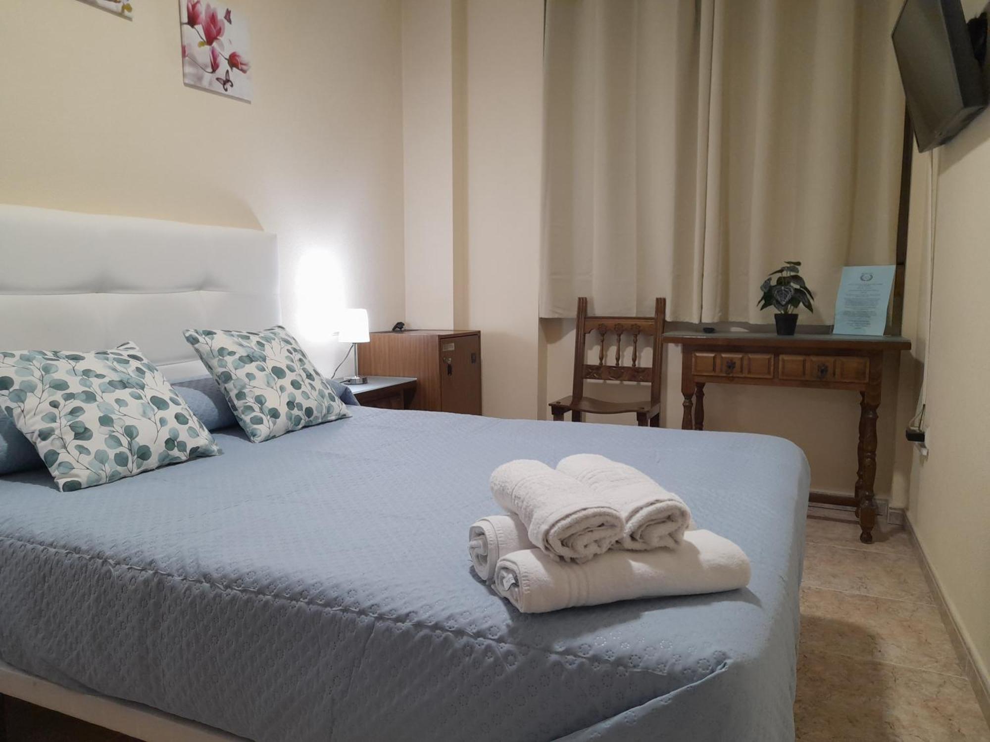 Hostal San Roque Guadalajara Bagian luar foto