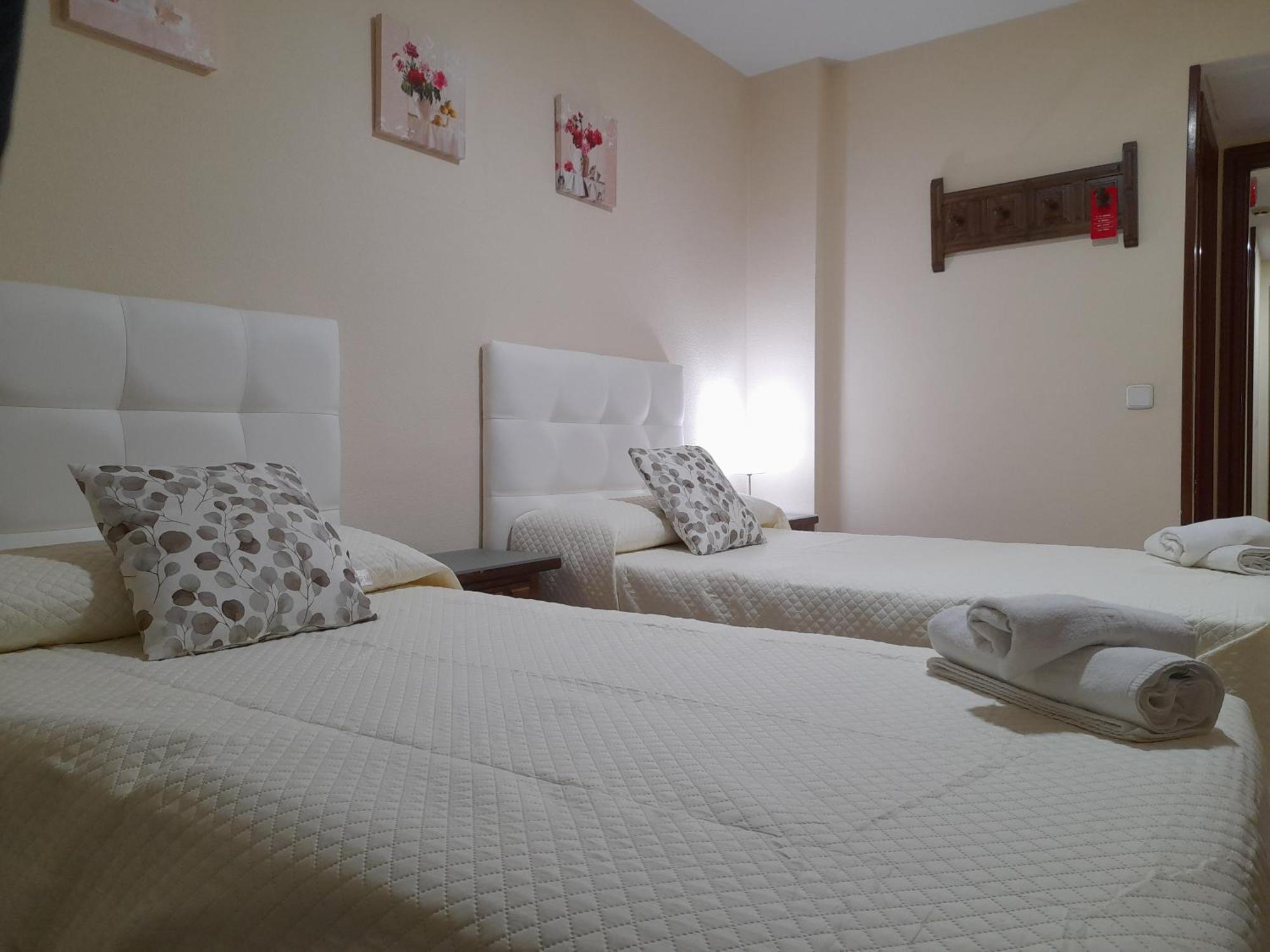 Hostal San Roque Guadalajara Bagian luar foto